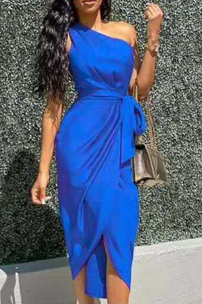 Well Tailored Dress with a Graceful Silhouette