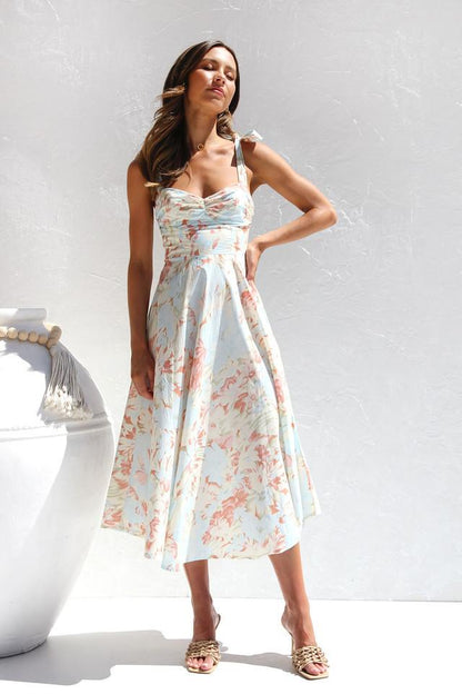 Gracefully Styled Dress for Any Occasion