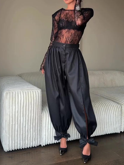 Effortlessly Elegant Pants with a Timeless Design