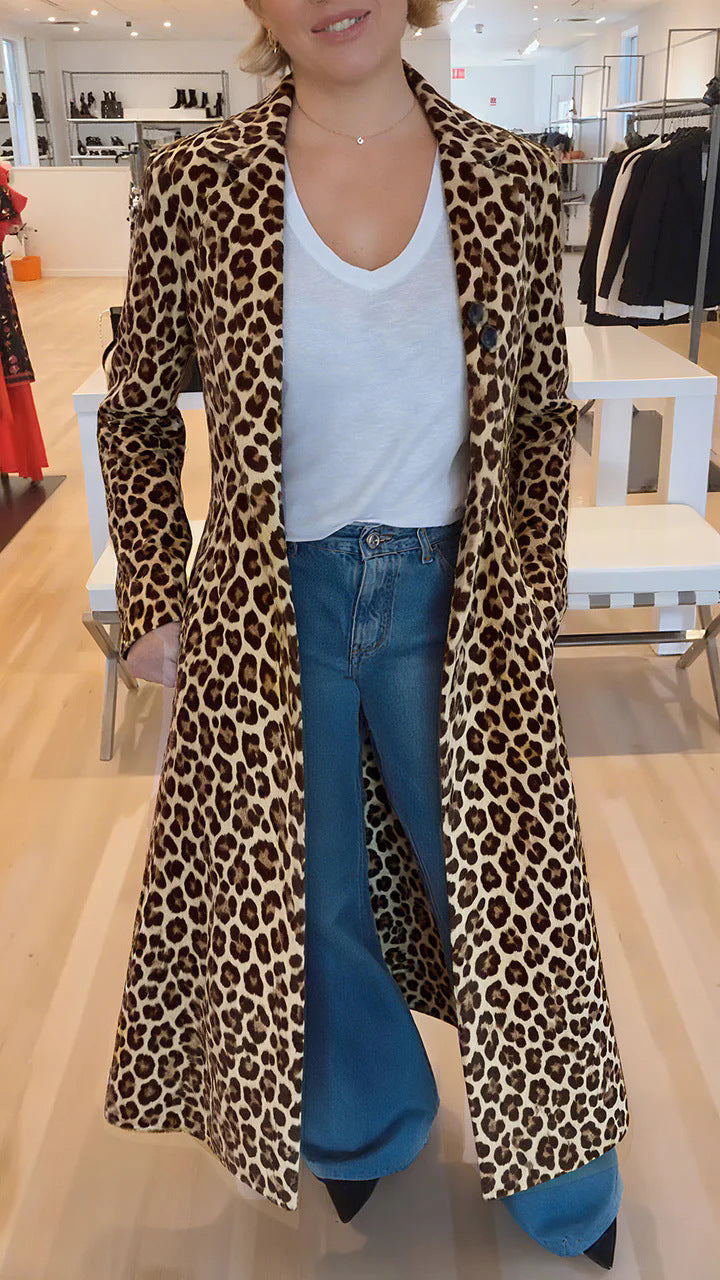 Gracefully Styled Coat for Any Occasion