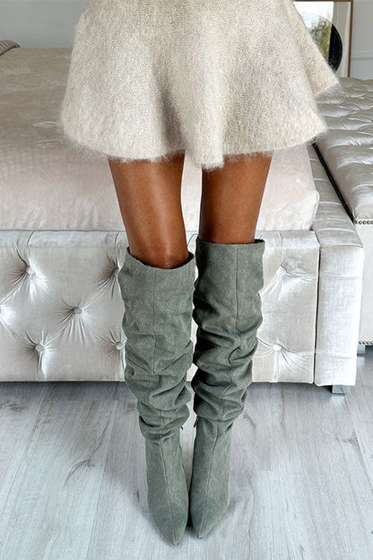 Well Tailored Sweater with a Graceful Silhouette