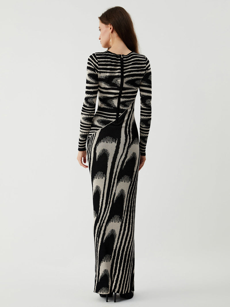 Classic Vintage Sweater with a Flattering Fit