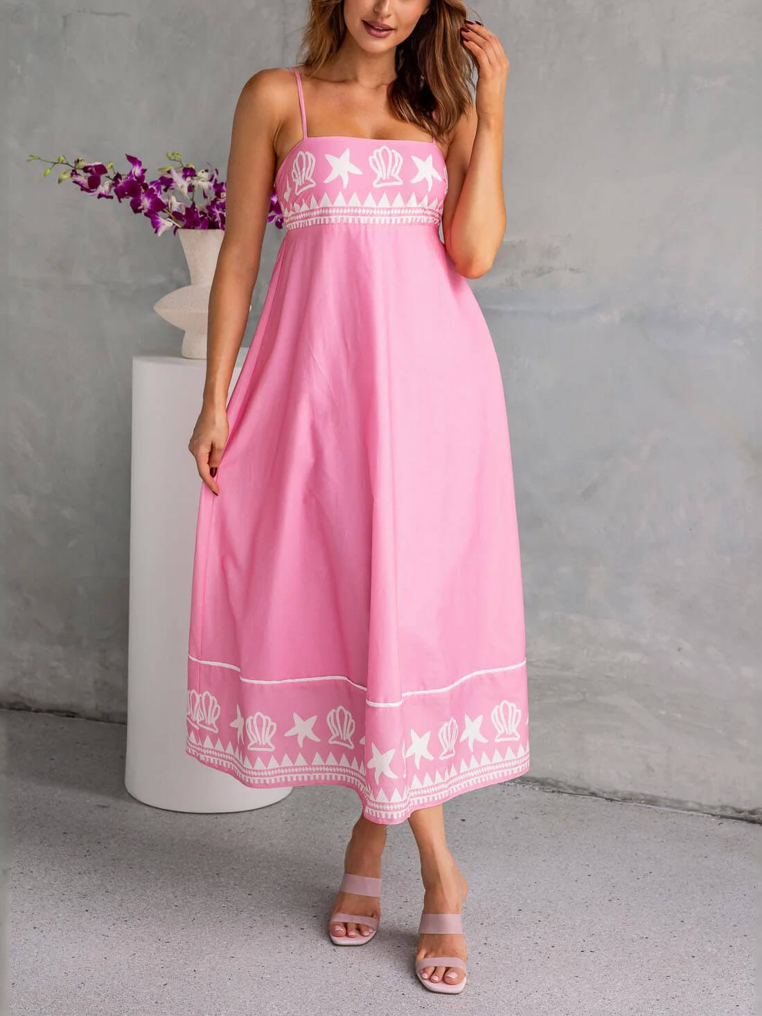 Effortlessly Elegant Dress with a Timeless Design