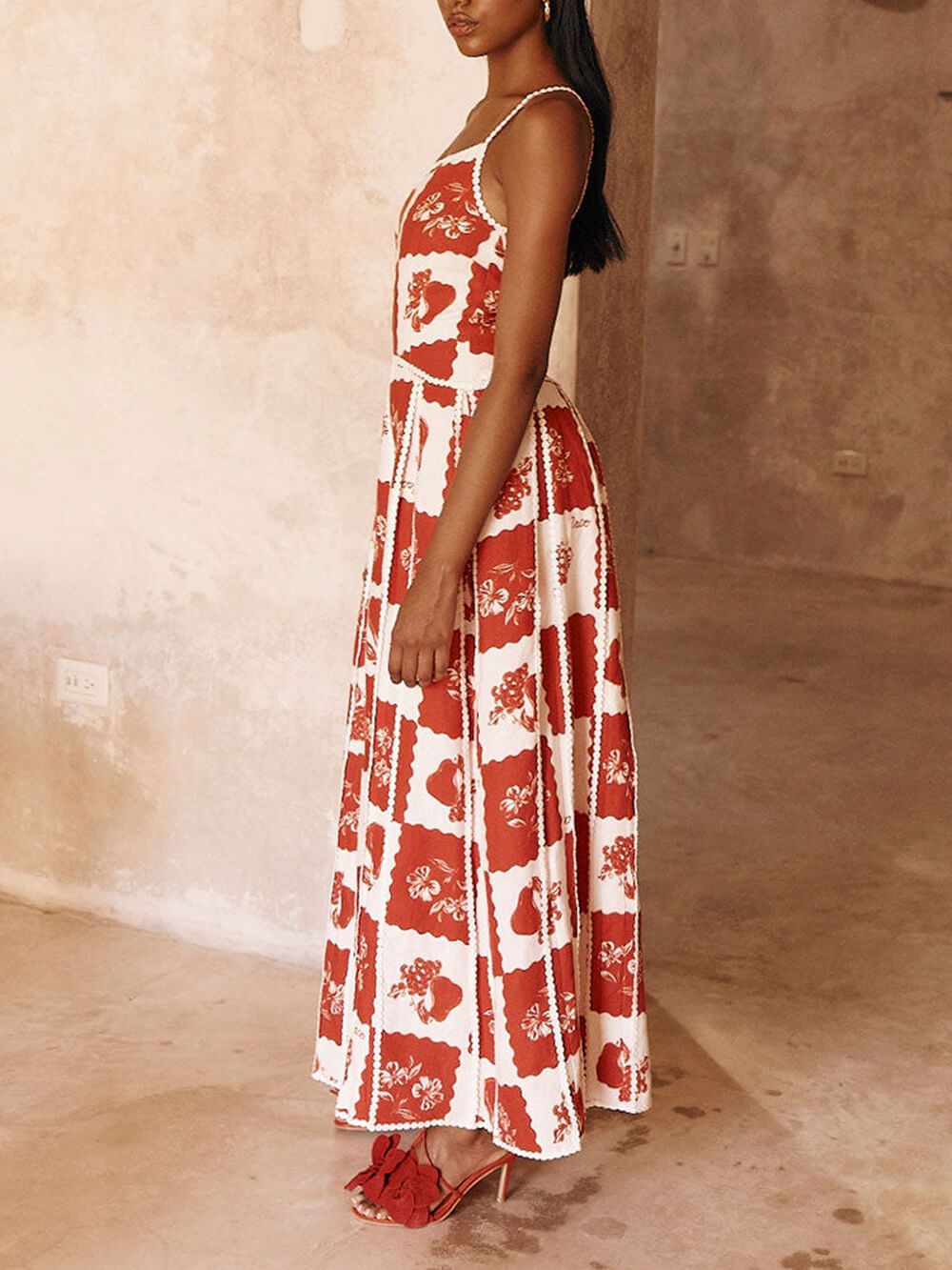 Well Tailored Dress with a Graceful Silhouette