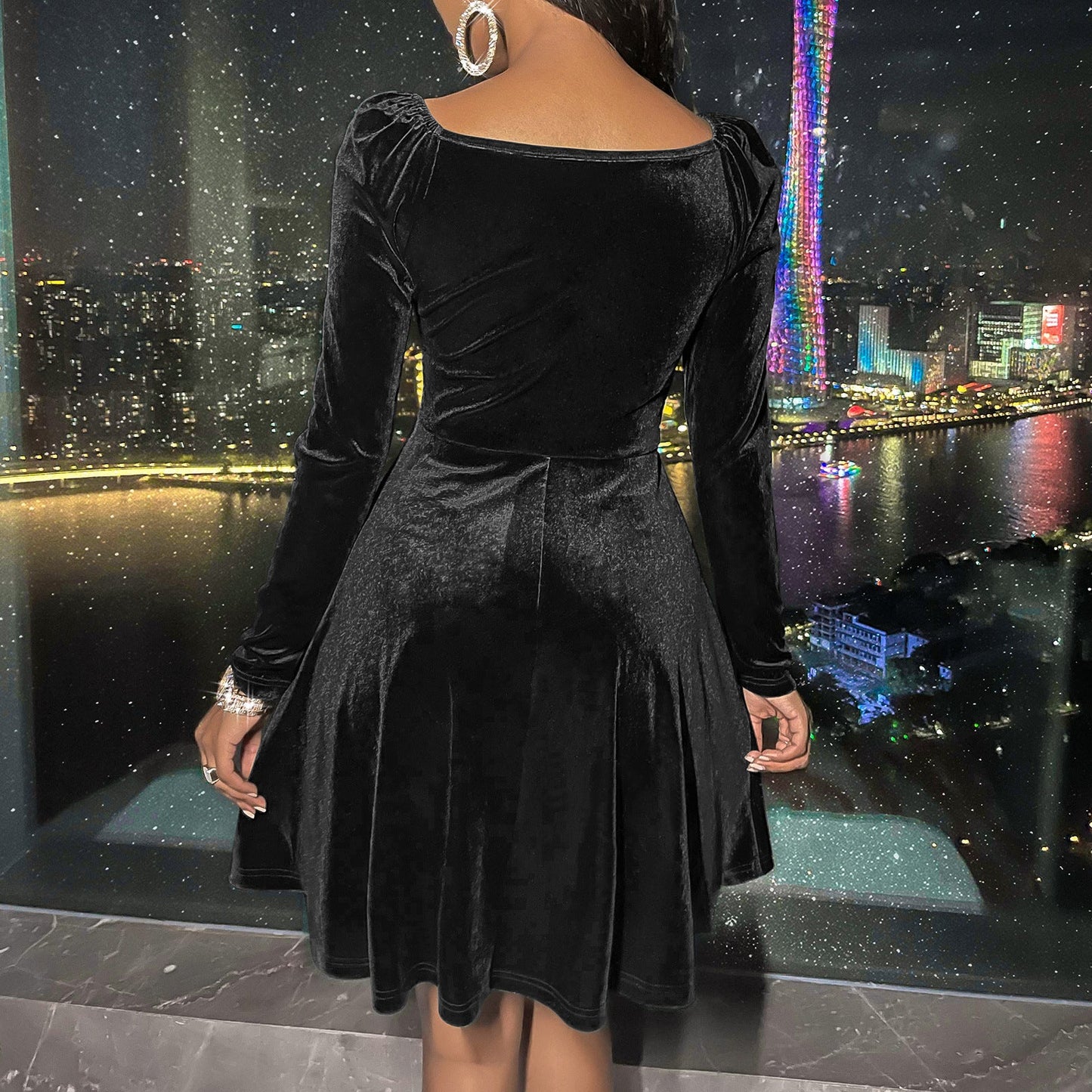 Well Tailored Dress with a Graceful Silhouette