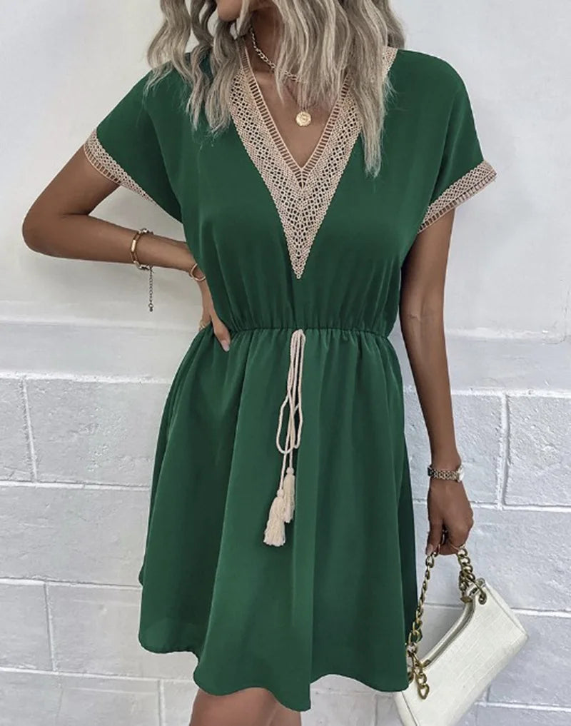 Effortlessly Elegant Dress with a Timeless Design
