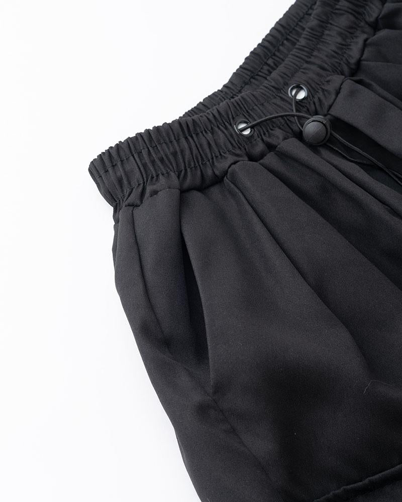Effortlessly Elegant Pants with a Timeless Design