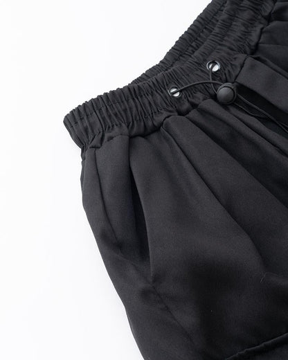 Effortlessly Elegant Pants with a Timeless Design
