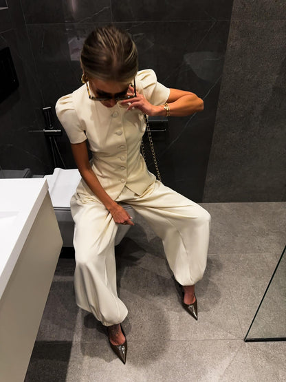 Well Tailored Pants with a Graceful Silhouette