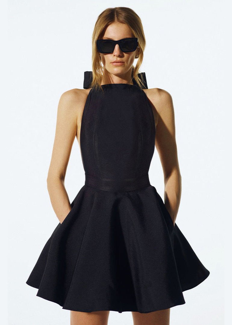 Well Tailored Dress with a Graceful Silhouette