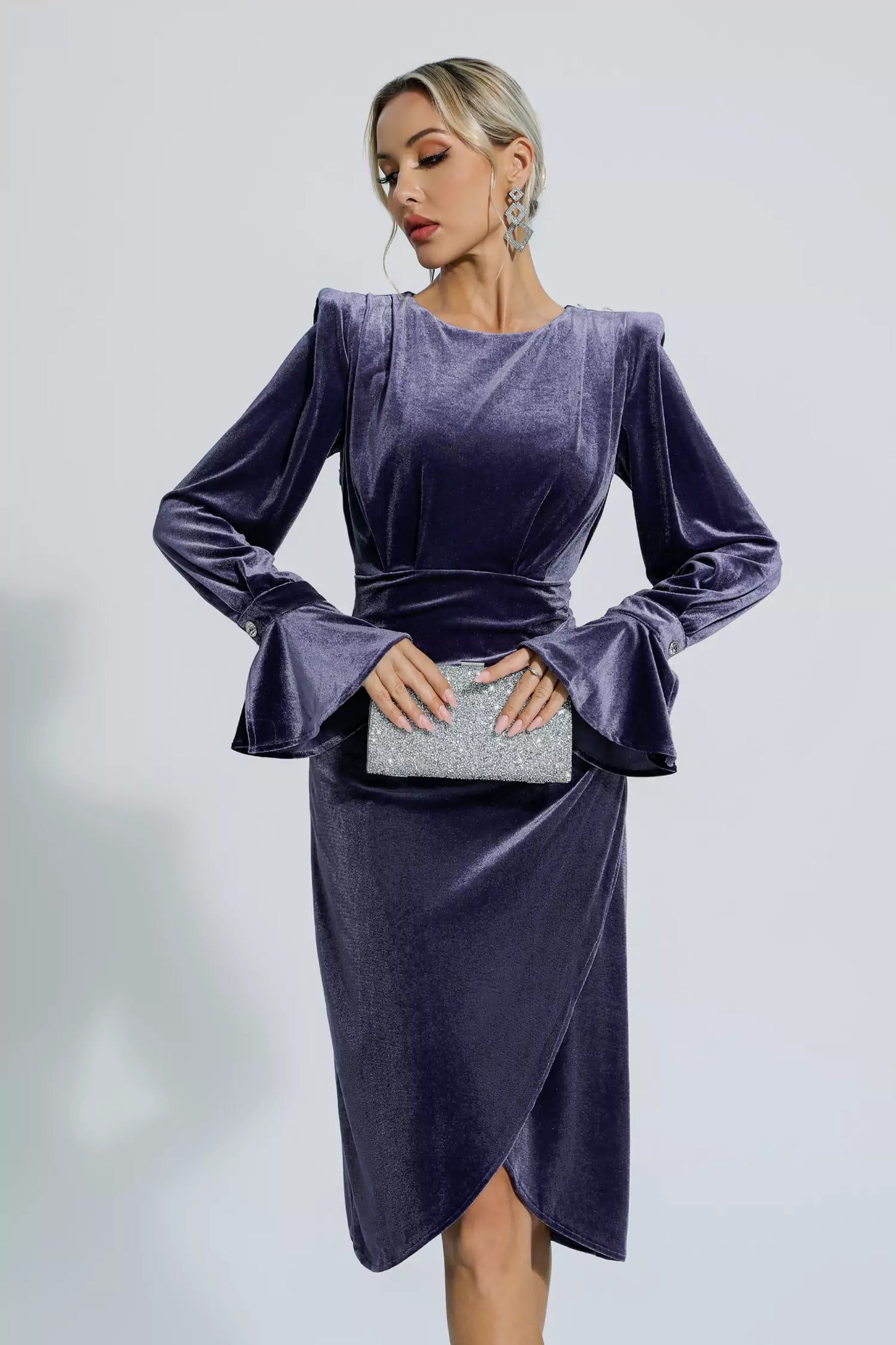 Beautifully Finished Dress in a Timeless Design