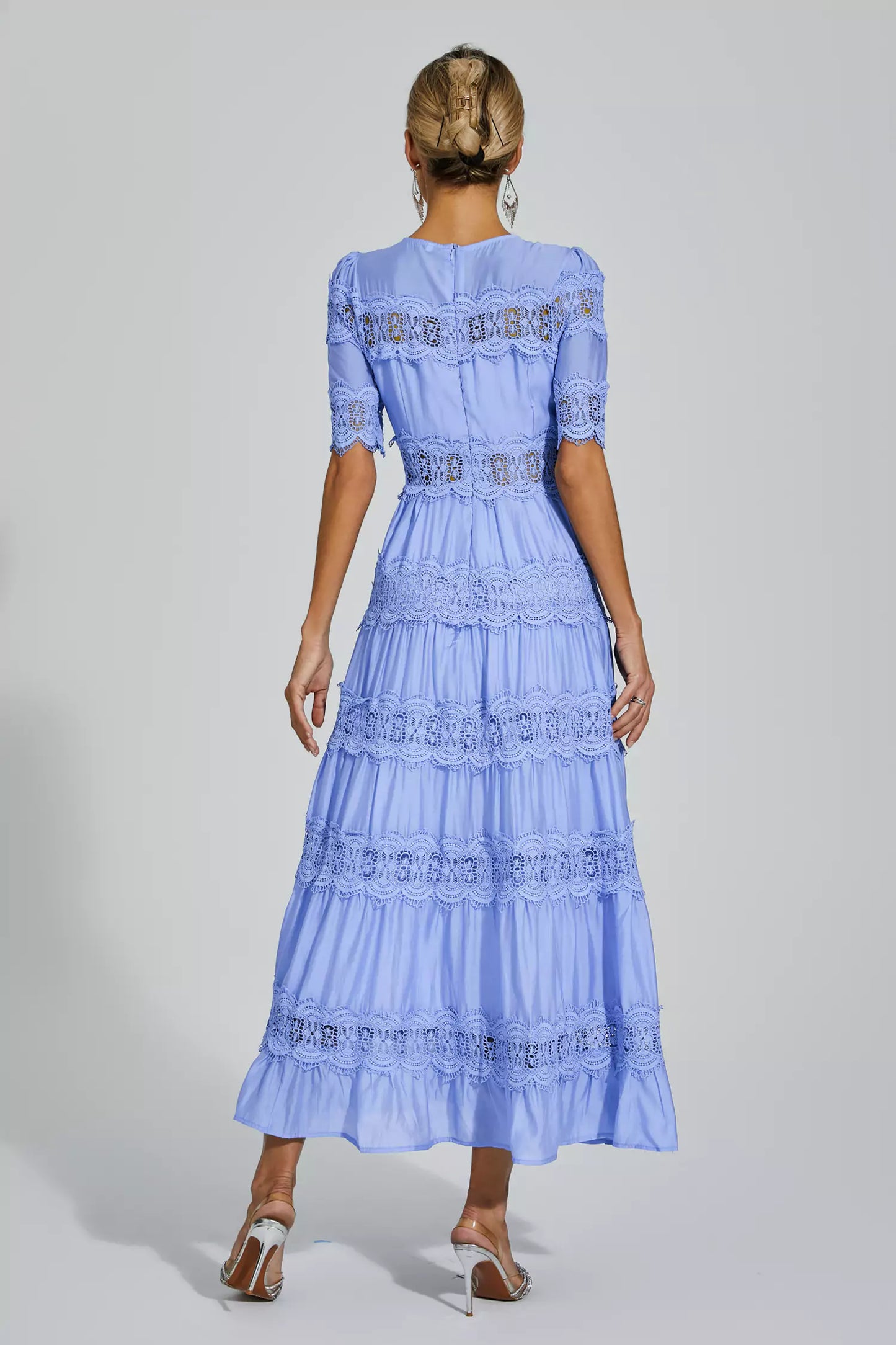 Effortlessly Elegant Dress with a Timeless Design