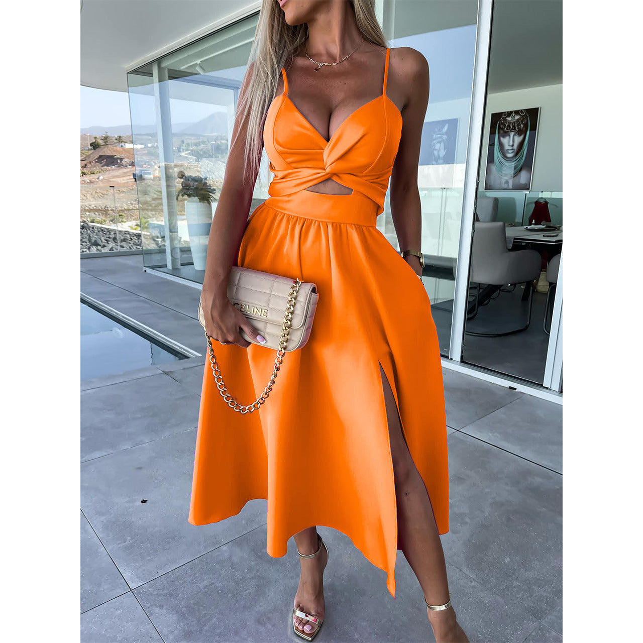 Beautifully Finished Dress in a Timeless Design