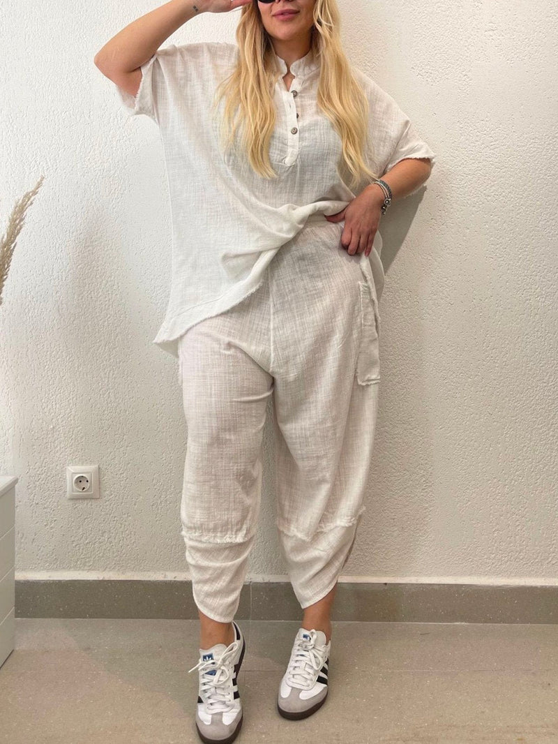 Effortlessly Elegant Pants with a Timeless Design