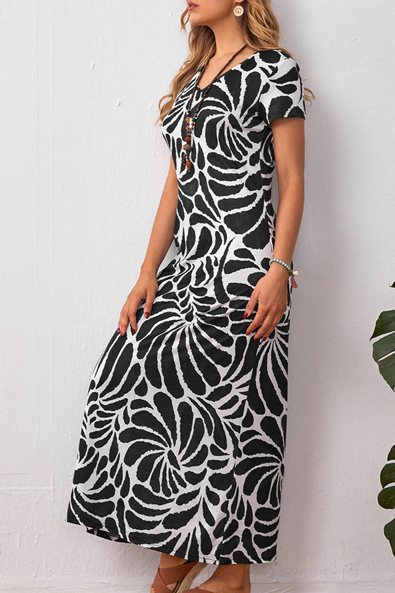 Gracefully Styled Dress for Any Occasion