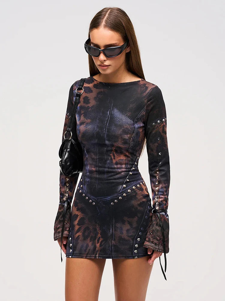 Well Tailored Dress with a Graceful Silhouette
