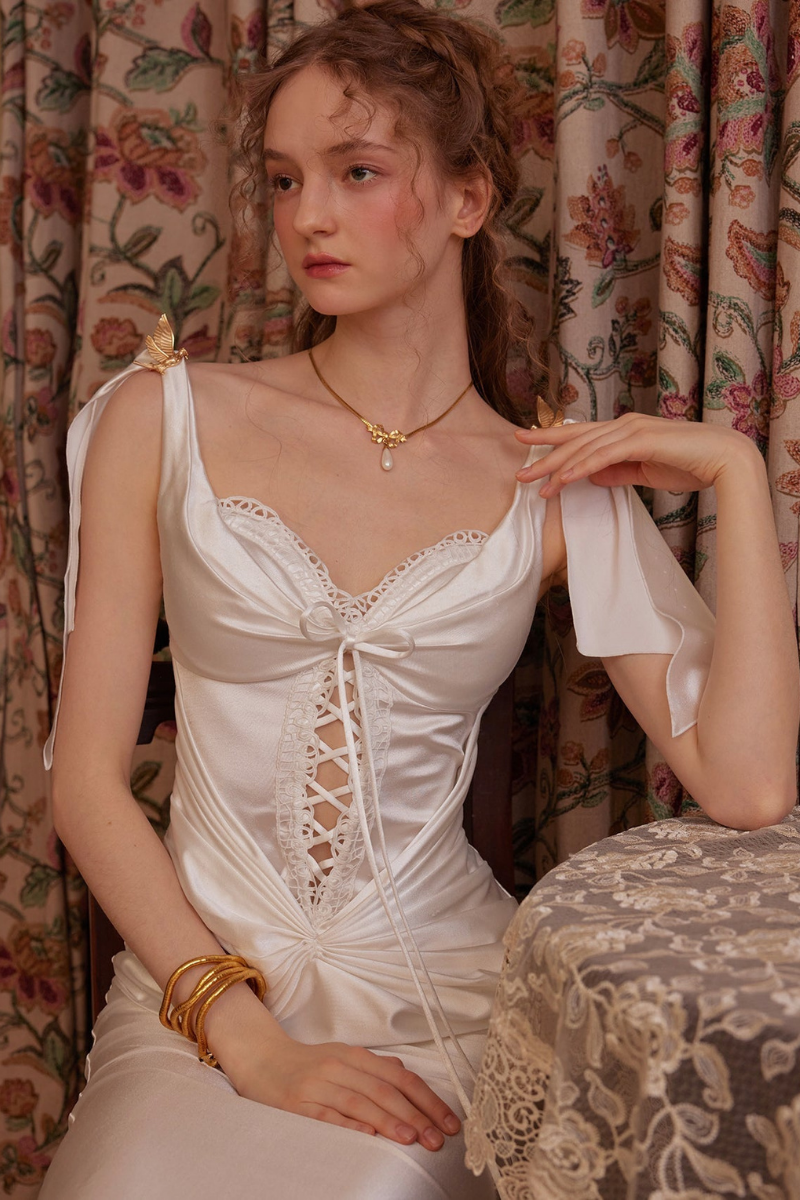 Beautifully Crafted Dress in a Classic Style