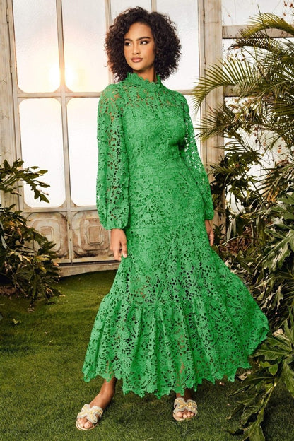 Beautifully Finished Dress in a Timeless Design