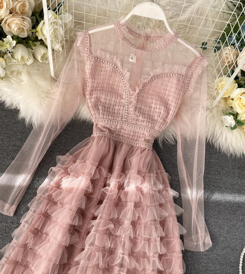 Effortlessly Elegant Dress with a Timeless Design
