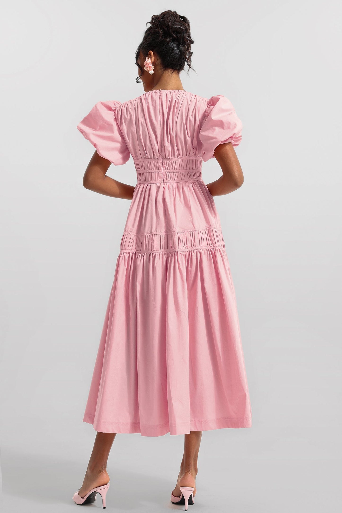 Well Tailored Dress with a Graceful Silhouette