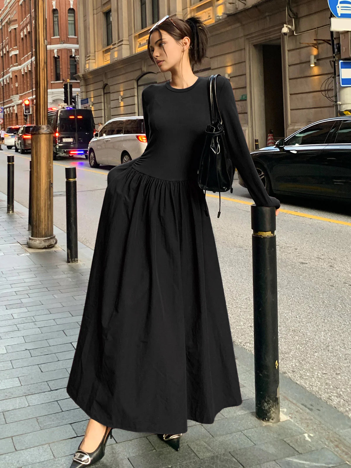 Well Tailored Dress with a Graceful Silhouette