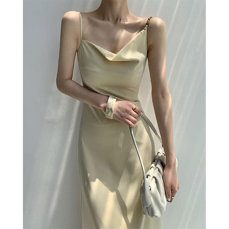 Effortlessly Elegant Dress with a Timeless Design