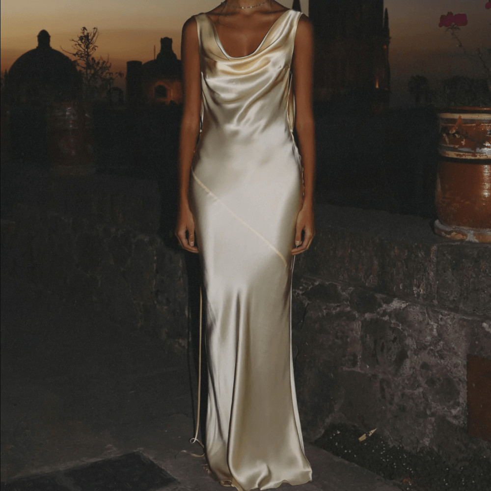 Classic Vintage Dress with a Flattering Fit
