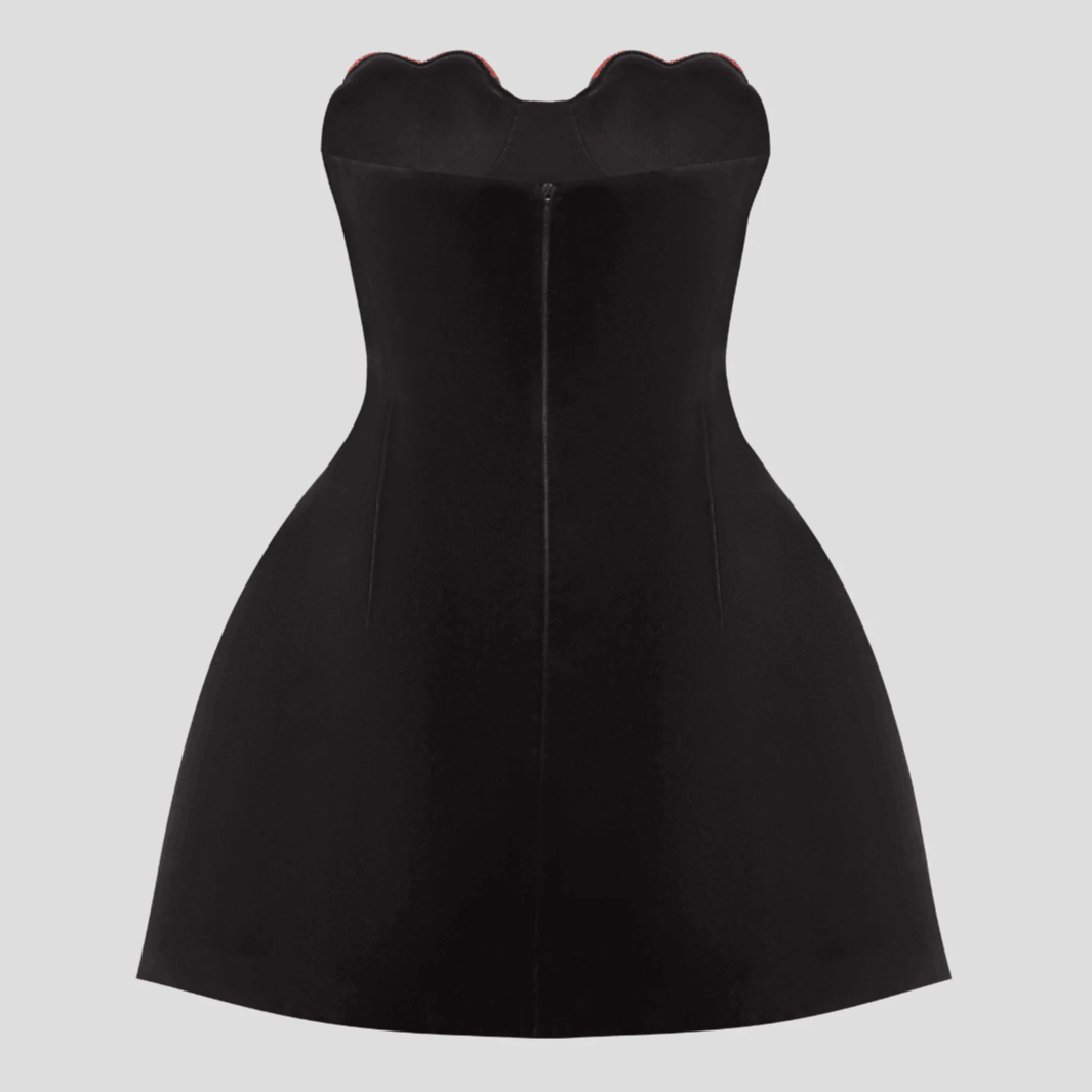 Well Tailored Dress with a Graceful Silhouette