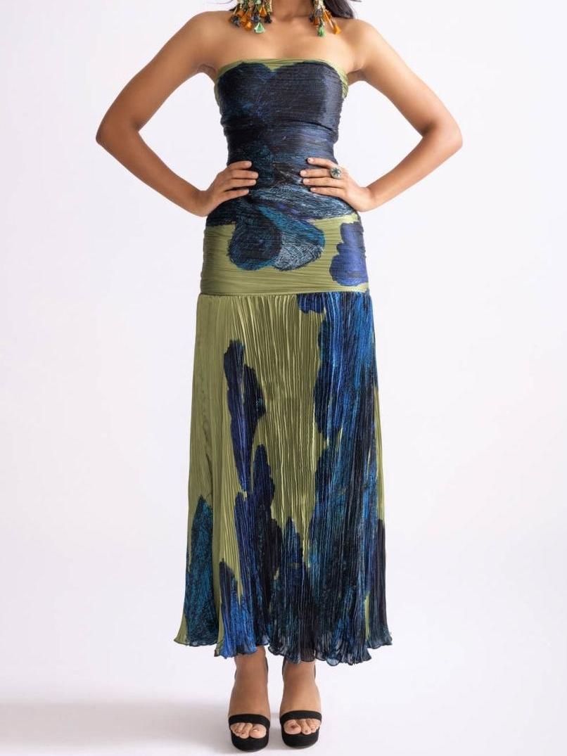A Vintage Style Dress with Delicate Timeless Details