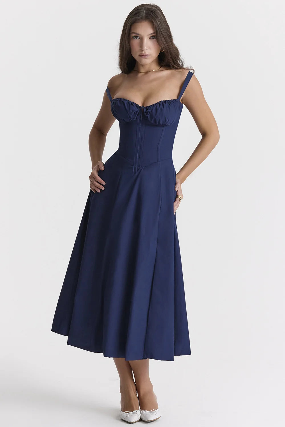 Well Tailored Dress with a Graceful Silhouette