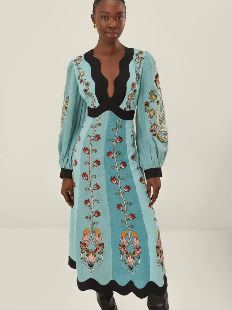 Gracefully Styled Dress for Any Occasion