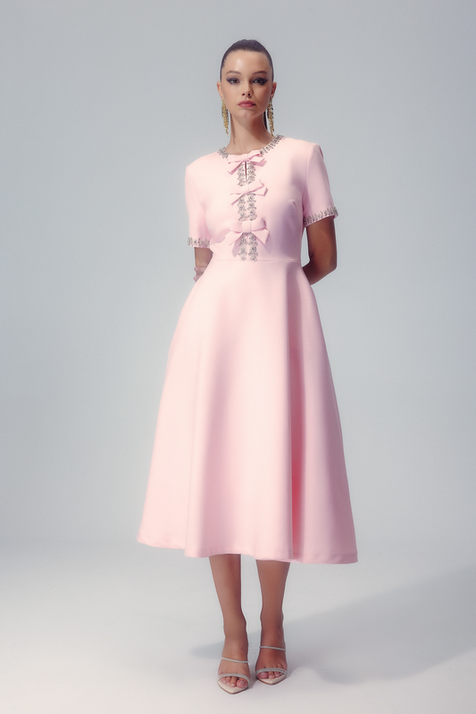 Beautifully Finished Dress in a Timeless Design