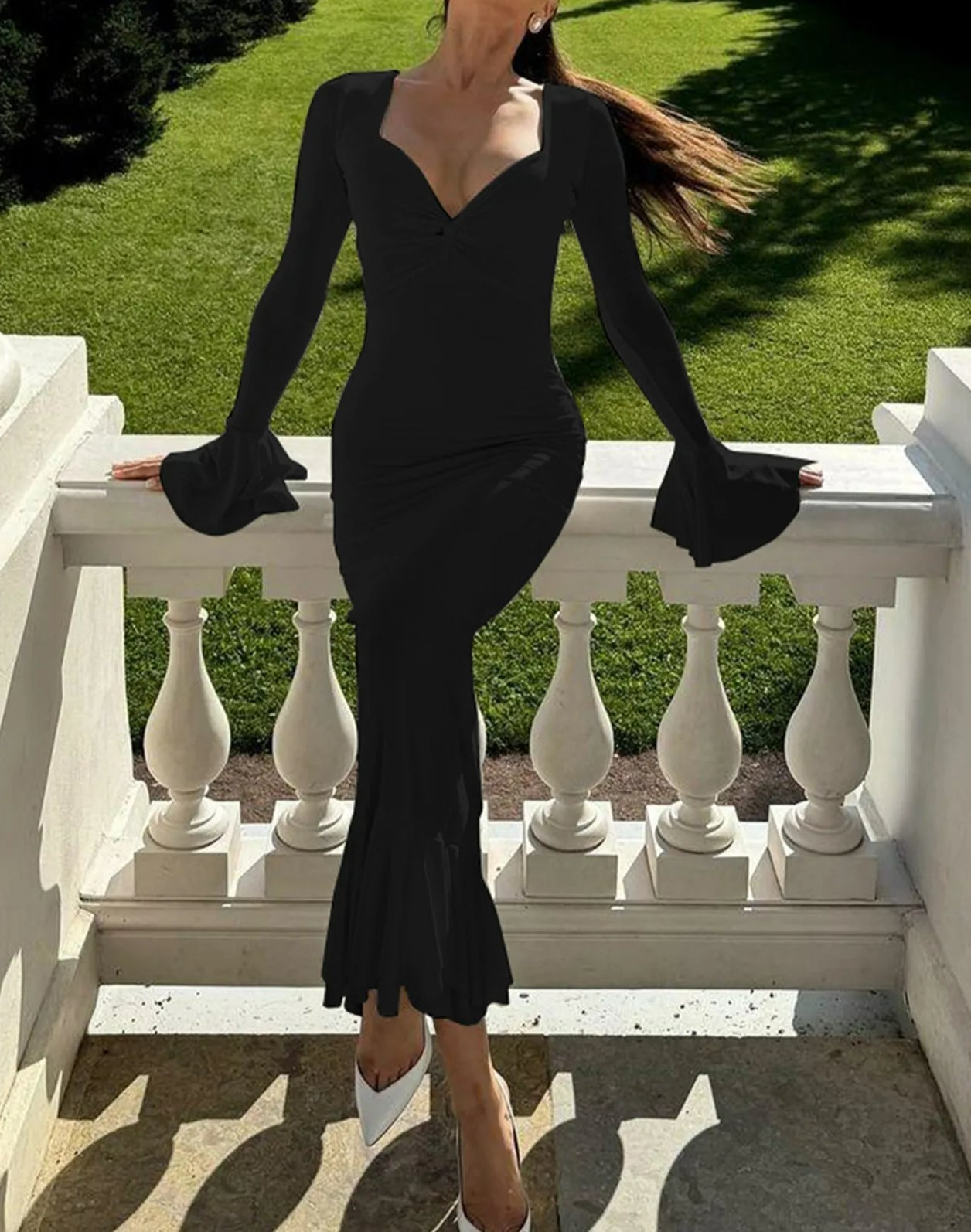Beautifully Finished Dress in a Timeless Design