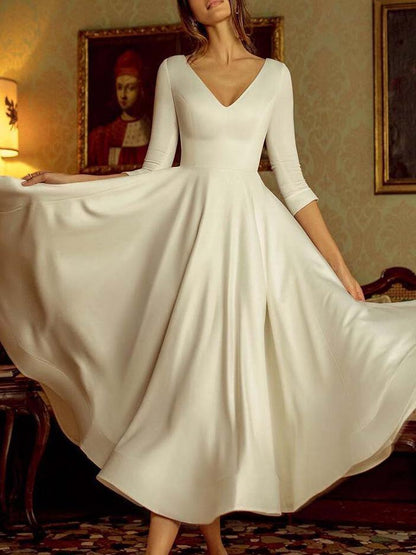 Effortlessly Elegant Dress with a Timeless Design