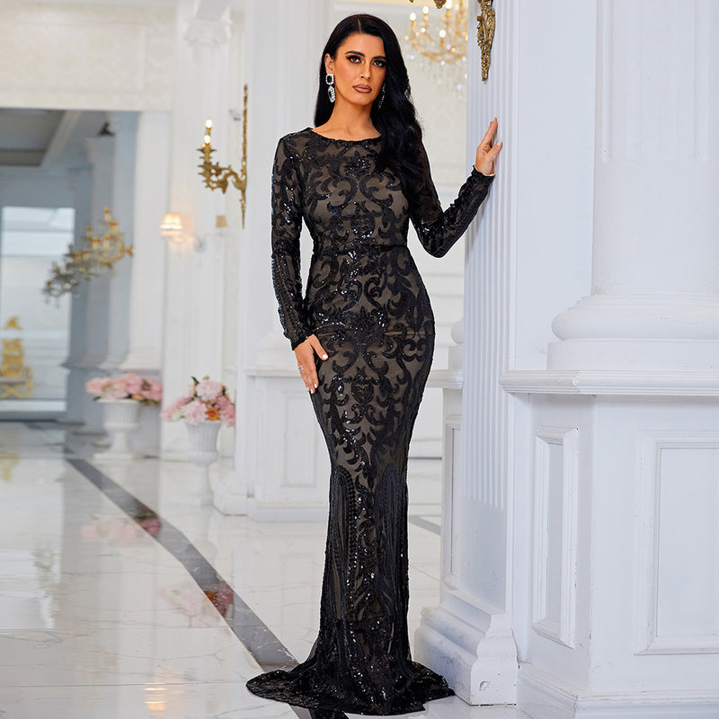 Beautifully Finished Dress in a Timeless Design
