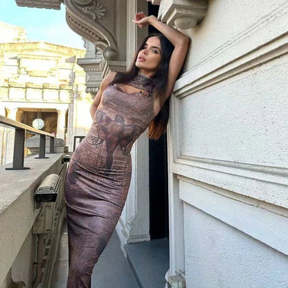 Beautifully Finished Dress in a Timeless Design