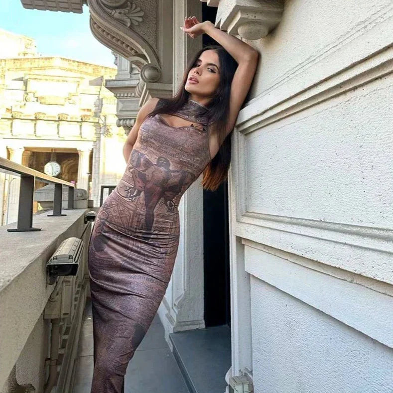 Beautifully Finished Dress in a Timeless Design