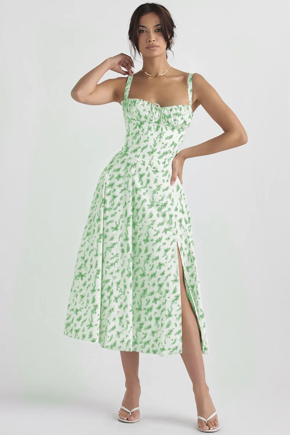 Well Tailored Dress with a Graceful Silhouette