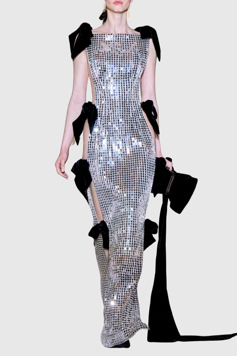 Well Tailored Dress with a Graceful Silhouette