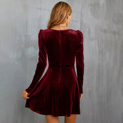 Beautifully Finished Dress in a Timeless Design