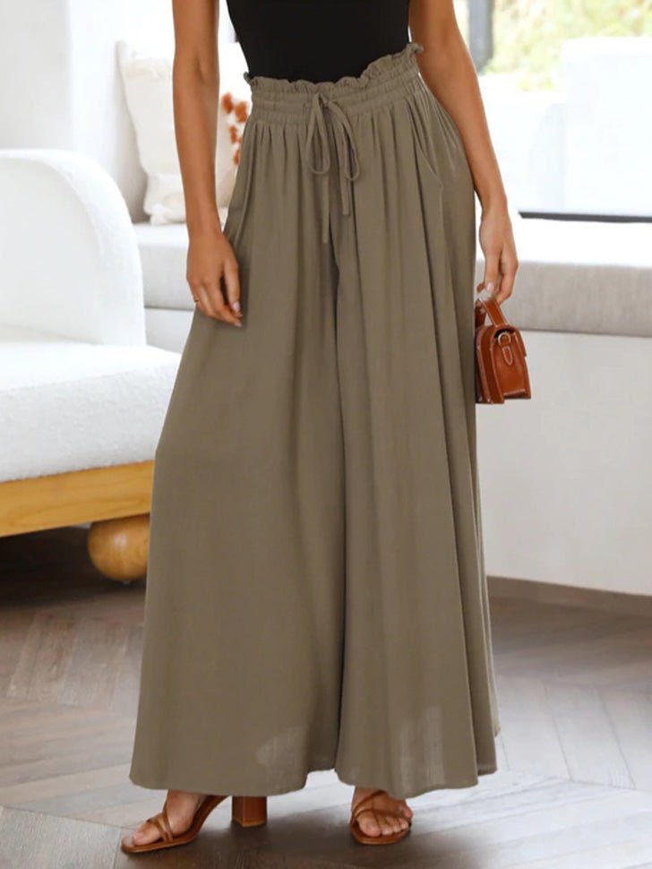 Effortlessly Elegant Pants with a Timeless Design