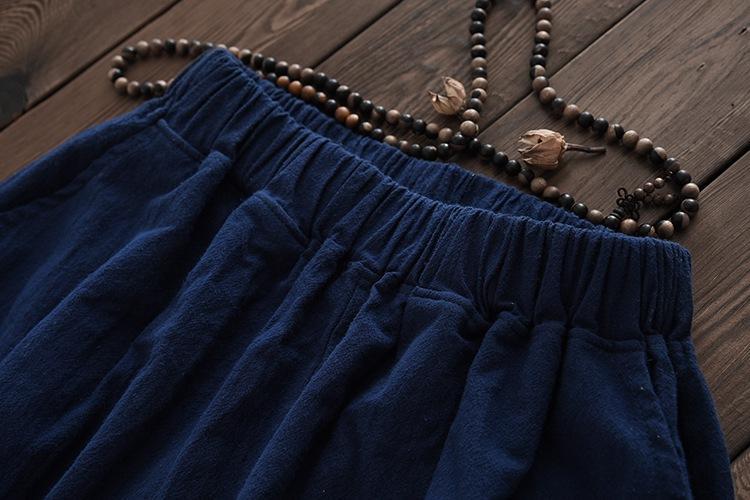 Effortlessly Elegant Pants with a Timeless Design