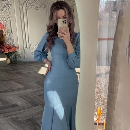 Beautifully Finished Dress in a Timeless Design