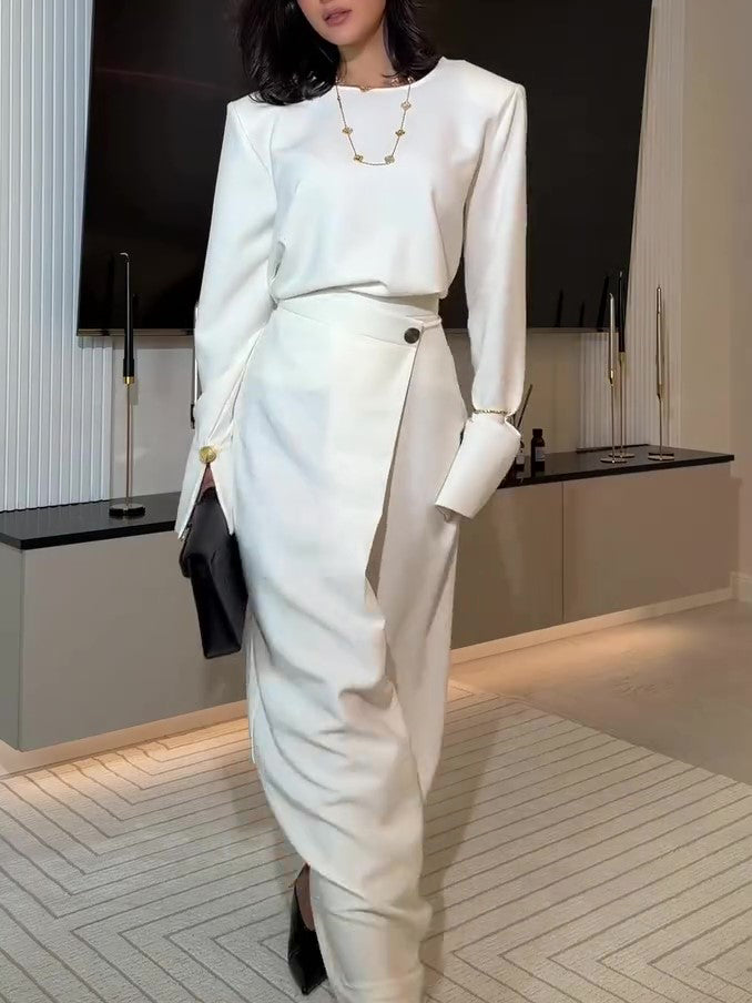 Well Tailored Top with a Graceful Silhouette