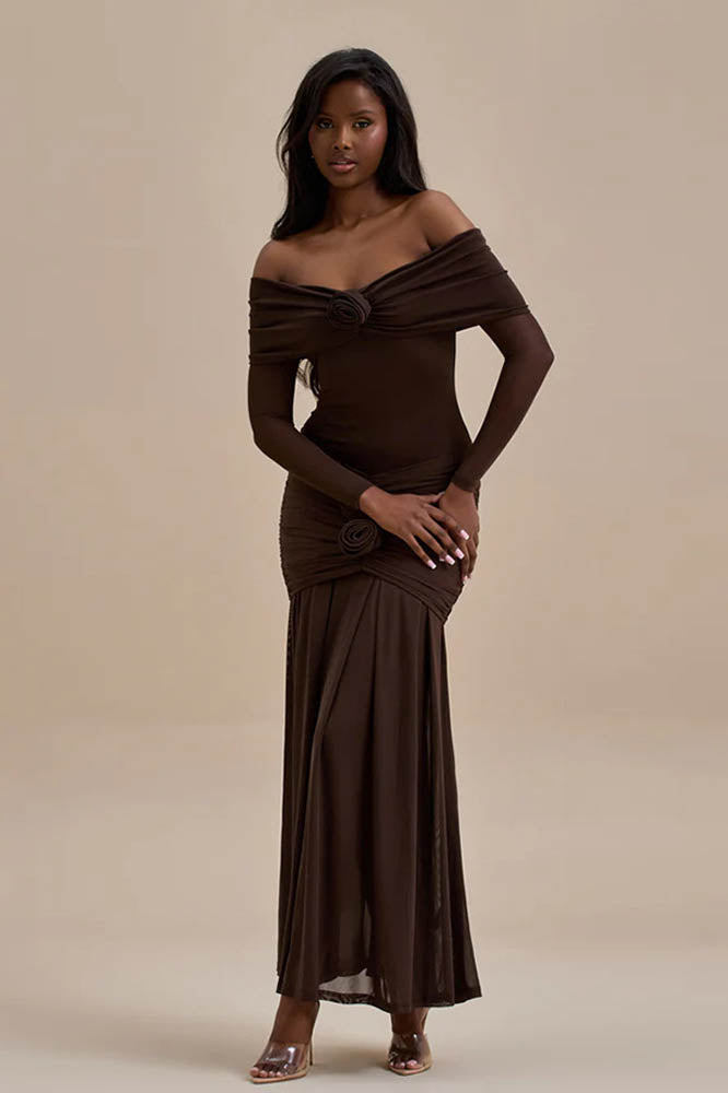 Gracefully Styled Dress for Any Occasion