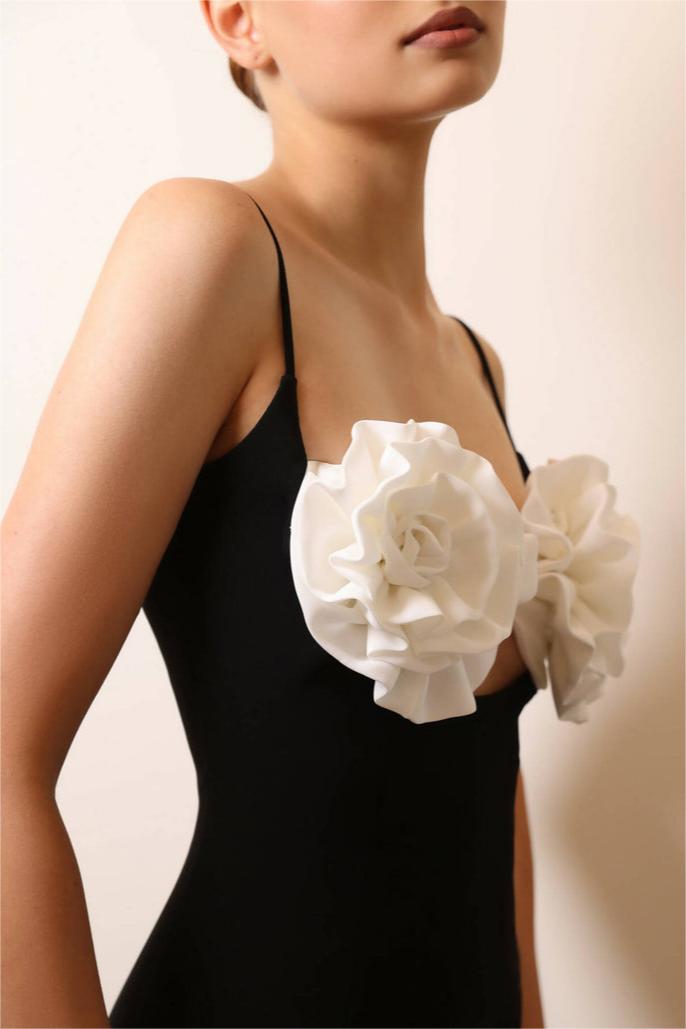 Well Tailored Dress with a Graceful Silhouette
