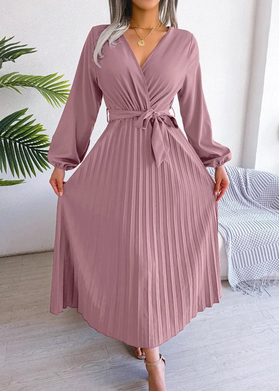 Well Tailored Dress with a Graceful Silhouette