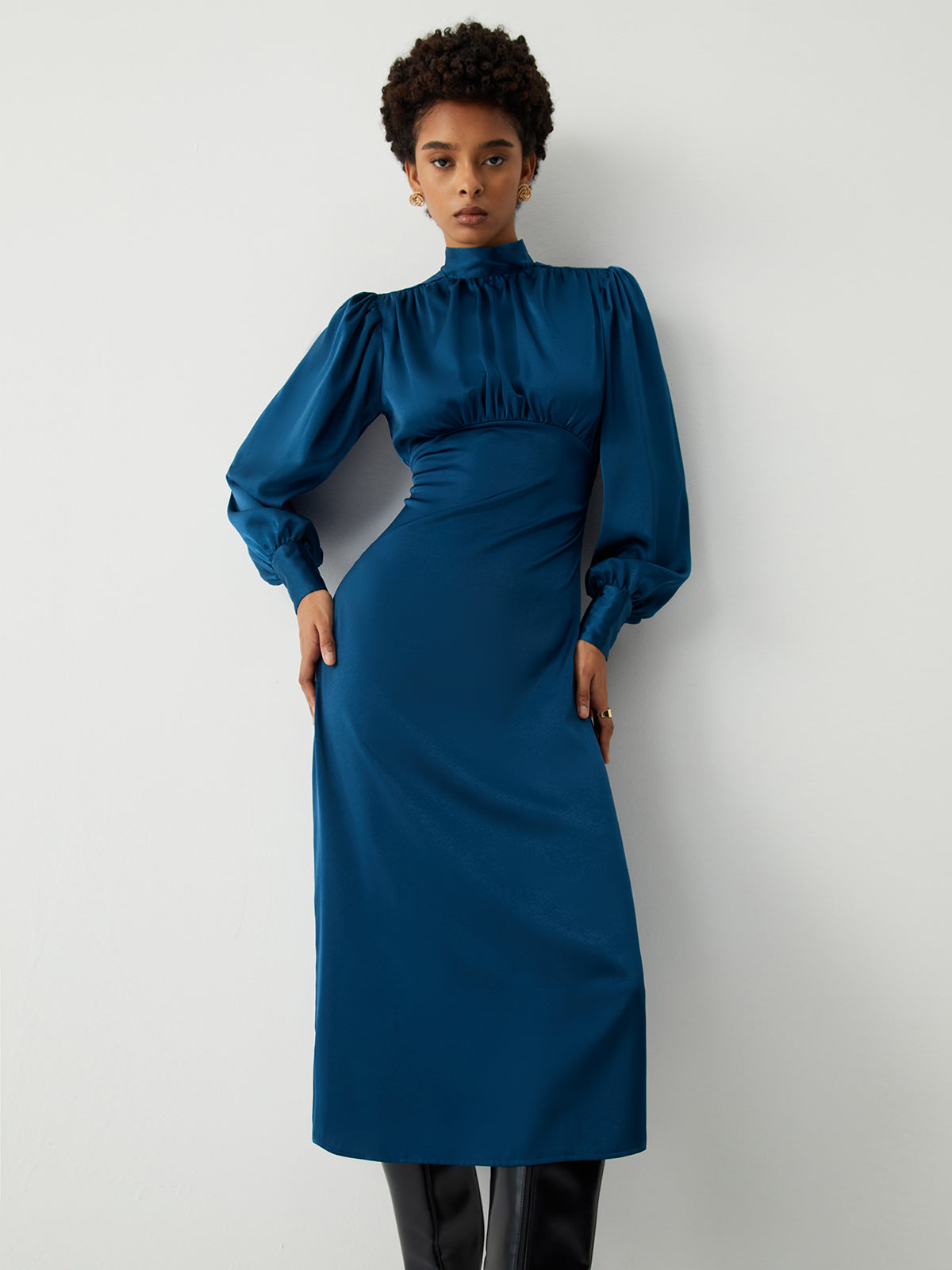 Effortlessly Elegant Dress with a Timeless Design
