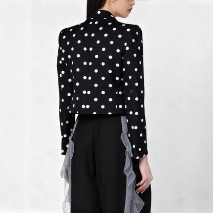 Effortlessly Elegant Jacket with a Timeless Design