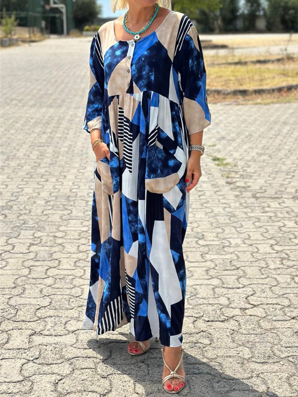 Classic Vintage Dress with a Flattering Fit
